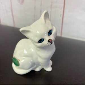 Vintage Beswick England Seated White Kitty Cat Figurine 3" Blue Eyes Kitten